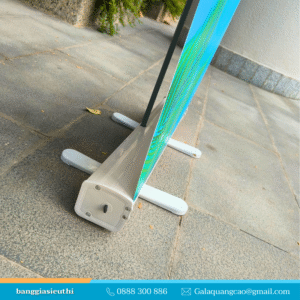 Giá cuốn nhựa, standee cuốn nhựa