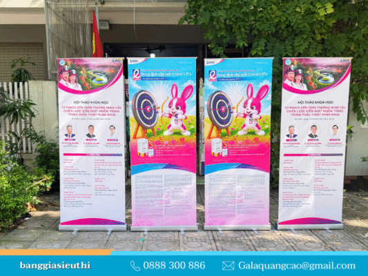 Standee cuốn giá rẻ: 5 điều cần biết trước khi mua